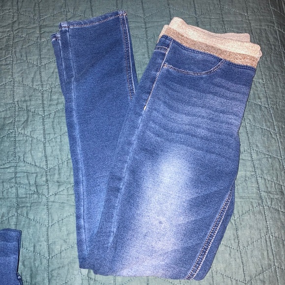 Two pants - Picture 6 of 9